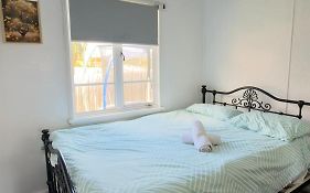 Private Double Room Close Cbd & Airport